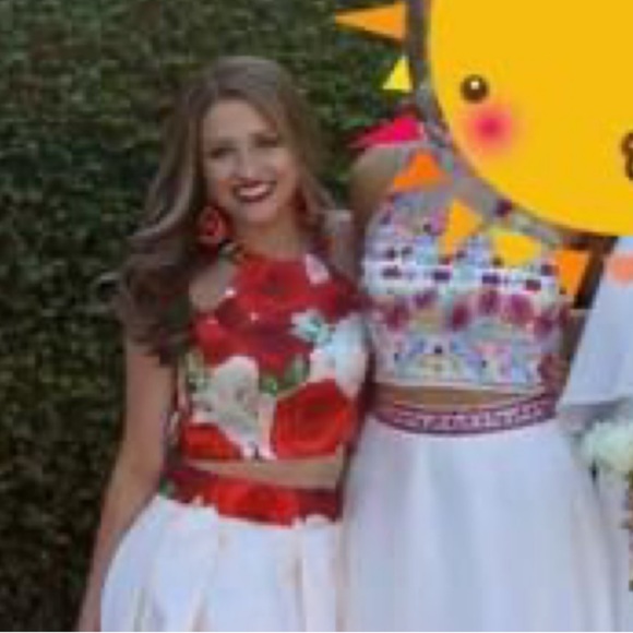 Camille La Vie Two Piece Formal - Picture 2 of 7